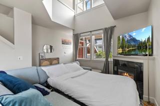 Open Loft Sleeps 10 Free Parking & EV Charger - 5