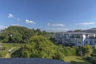 Stylish 2BR Apt with Balcony & Views near Center - 9