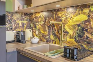 Stylish 2BR Apt with Balcony & Views near Center - 1