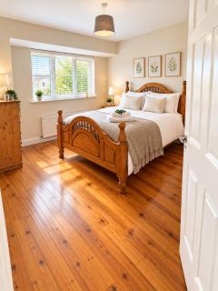 The Cosy Corner - Spacious 3-Bed Home with Parking - 7