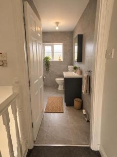 The Cosy Corner - Spacious 3-Bed Home with Parking - 2