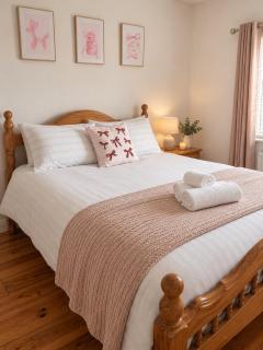The Cosy Corner - Spacious 3-Bed Home with Parking - 4