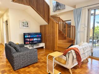 Stylish 4BR Easy CBD Access Walk to Train & Shops - 7