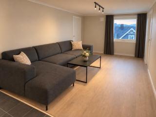 Modern 3-Bedroom Apartment in Tromsø - near Cable Car and Cathedral - 6