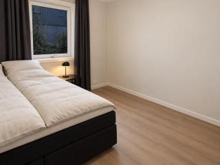 Modern 3-Bedroom Apartment in Tromsø - near Cable Car and Cathedral - 5