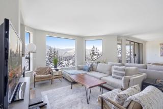 Luxury 3-Bed Stunning Views- Penthouse - 0