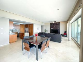 Oceanfront 2BR Condo with Sea Views #1101 - 4