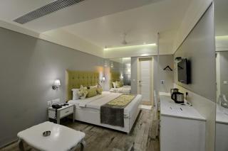 Hotel Emerald - 0