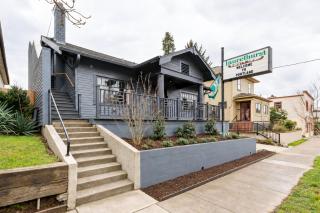 Stay Portland - Cozy Attic Hideaway in Laurelhurst - 4