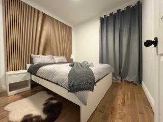 Bright 3BR Upper Duplex with Patio and Free Parking - 6