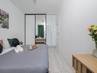 Central Apartment with Terrace - 1
