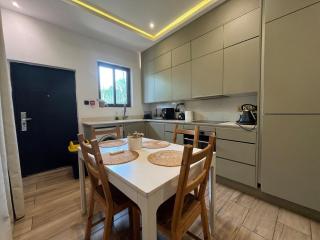 Adjiringanor 3BR - Pool & Gym at Preston Place - 9