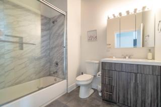 Downtown Chicago 2BR Getaway South Loop Comfort Near McCormick Place, Soldier Field and Grant Park - 3