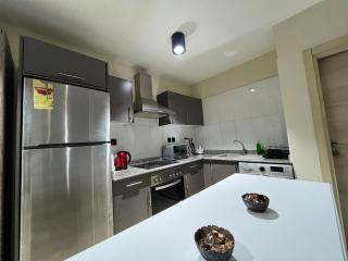 Airport City 1BR - Pool & Gym at The Gallery - 9