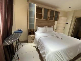 Airport City 1BR - Pool & Gym at The Gallery - 8