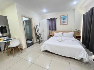 Airport City Studio - Pool & Gym at The Gallery - 0
