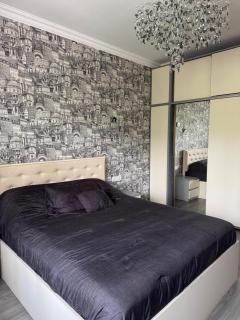 3 room or 2 bedroom modern apartment in the heart of Yerevan on Abovian street - 2