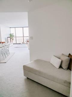 Highend Skytower CBD - 2BR 2BA with Expansive River Views - 8