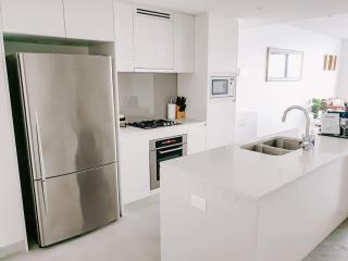 Highend Skytower CBD - 2BR 2BA with Expansive River Views - 7