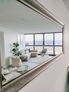 Highend Skytower CBD - 2BR 2BA with Expansive River Views - 3