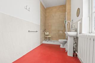 Compact Studio Single, Kitchen, WiFi, Parking in Dudley - 8