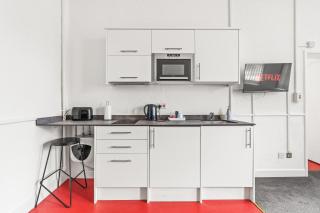 Compact Studio Single, Kitchen, WiFi, Parking in Dudley - 7