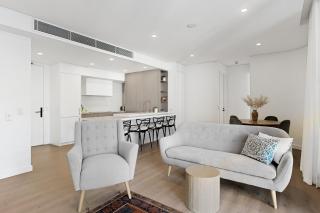 Coastal 2-Bed Apartment with Rooftop Pool - 0