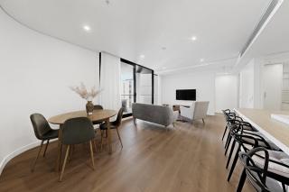 Coastal 2-Bed Apartment with Rooftop Pool - 9