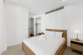 Coastal 2-Bed Apartment with Rooftop Pool - 4