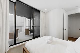 Coastal 2-Bed Apartment with Rooftop Pool - 3