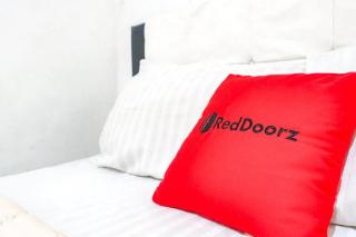 RedDoorz near Eco Green Park Batu - 2