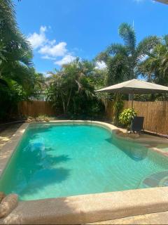 Private guesthouse with pool Tropical oasis - 0