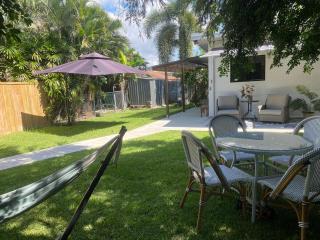 Private guesthouse with pool Tropical oasis - 6