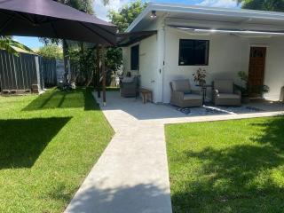 Private guesthouse with pool Tropical oasis - 5