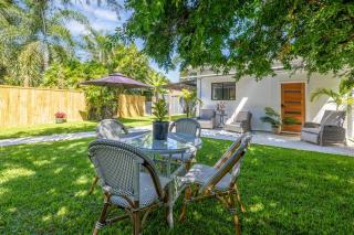 Private guesthouse with pool Tropical oasis - 2