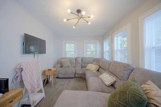 1 Mi to Akron Zoo! Charming Home w/ Yard - 7