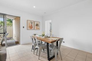 Fresh & Stylish Beeliar Escape | Near Coogee Beach - 8