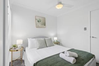 Fresh & Stylish Beeliar Escape | Near Coogee Beach - 4