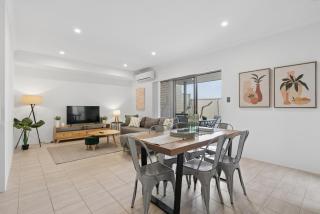 Fresh & Stylish Beeliar Escape | Near Coogee Beach - 3