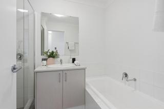 Fresh & Stylish Beeliar Escape | Near Coogee Beach - 5