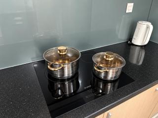 July Service Apartment - Rivergate - 6