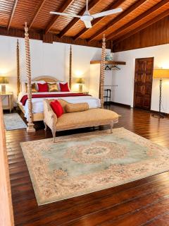 Cozy 3 of 5 Apartment Penthouse in the Heart of Ochi - Ocho Rios - 0