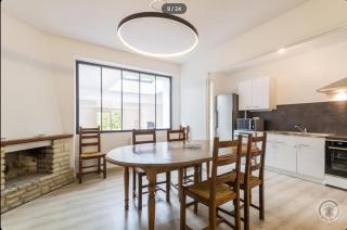leBel endroit 145m2 , terrain et terrasse de 350m2 au coeur des commerces ,à proximité de la mer et tous services inclus - 4