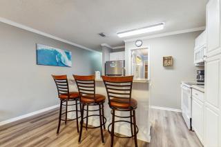 Cozy coastal condo with shared pool beach access and Wifi - Destin - 3
