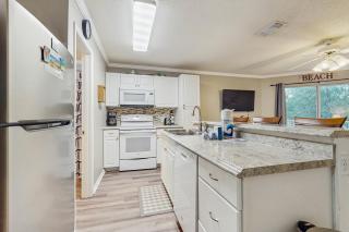Cozy coastal condo with shared pool beach access and Wifi - Destin - 1