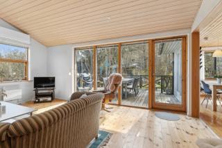Cozy Holiday Home Near Beach And Town Life - 4