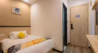 Shell Hotel Shanghai Oriental Pearl Tower Century Avenue Metro Station - 3