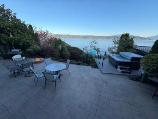 Lake Sammamish Lakefront 2BR with Hot Tub and Peloton - 0