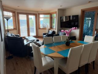 Lake Sammamish Lakefront 2BR with Hot Tub and Peloton - 6