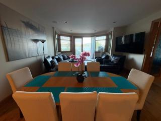 Lake Sammamish Lakefront 2BR with Hot Tub and Peloton - 7